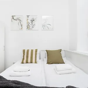 Bosacka X 1' Main Train & Bus Station - By Upstairs Apartament